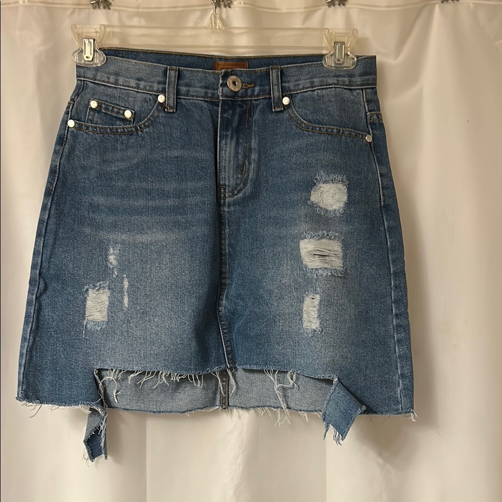 POL Distressed Blue Denim Mini Skirt.‎ Size medium. New without tags